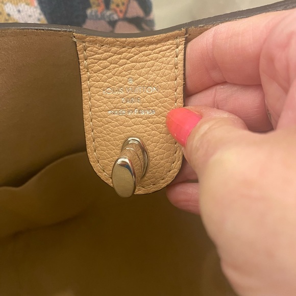 COPY - Louis Vuitton Lockme Bag - Picture 5 of 10